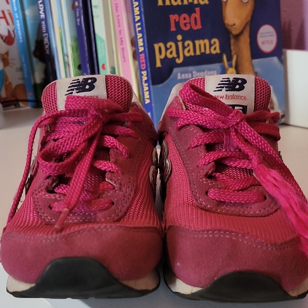 New Balance Pink and Gray Sneakers with Breathable Mesh and Sporty Design